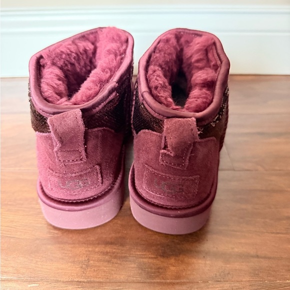 NWOT UGG Classic Ultra Mini Mirror Ball Burgundy Sequin Boots-Size 7 - Picture 4 of 13